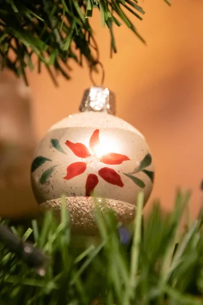 Ezüst Gyönyörű Karácsonyfa Dísz — Stock Fotó