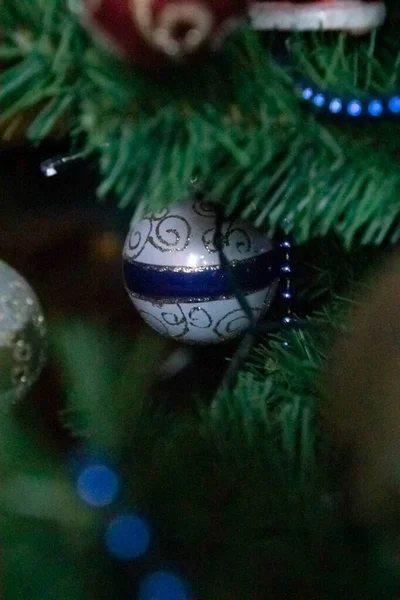 Közelről Egy Gyönyörű Karácsonyi Dísz Fehér Kék — Stock Fotó