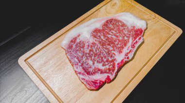 Japonya, Kyushu Nozaki çiftliğinden Kagoshima A5 Wagyu Ribeye. Birinci sınıf et.