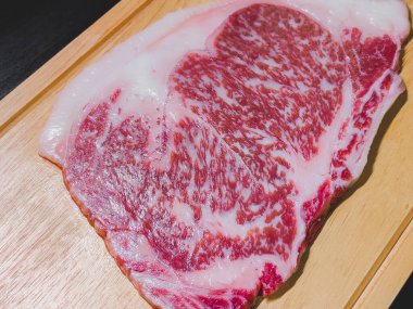 Japonya, Kyushu Nozaki çiftliğinden Kagoshima A5 Wagyu Ribeye. Birinci sınıf et.