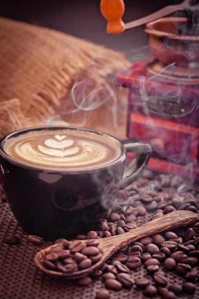 Late Arts Coffee Wihe Coffee Beans — стоковое фото