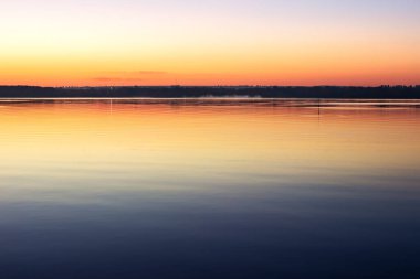 Dinyeper nehrinde şafak, gün doğumu, Dnipro şehri, Ukrayna 
