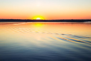 Dinyeper nehrinde şafak, gün doğumu, Dnipro şehri, Ukrayna 