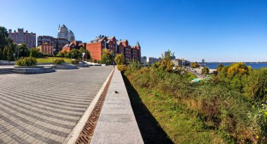 Parkın adı T.G. Shevchenko, DNU Öğrenci Sarayı, Gözlem Güvertesi, Dnipro Şehri, Ukrayna 