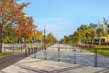 Golden Autumn, Prospect on the Victory Embankment, Pribrezhny Park, Cathedral District, Dnipro City, Ukrayna 