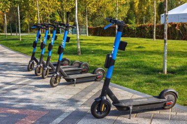 Golden Autumn, Prospect on the Victory Embankment, Pribrezhny Park, Cathedral District, Dnipro City, Ukrayna 