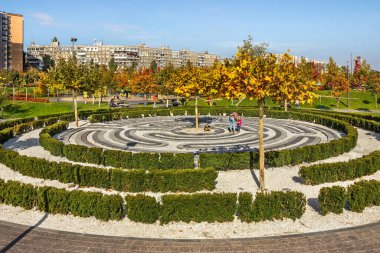 Golden Autumn, Prospect on the Victory Embankment, Pribrezhny Park, Cathedral District, Dnipro City, Ukrayna 