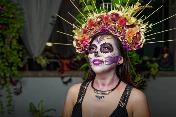 Mujer Joven Con Maquillaje Cráneo Azúcar Día Los Muertos Retrato — Foto de Stock