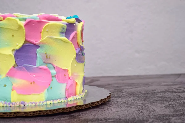 Tårta Dekorerad Som Målning Med Spatel Färgglada Tårta Cementbordet — Stockfoto