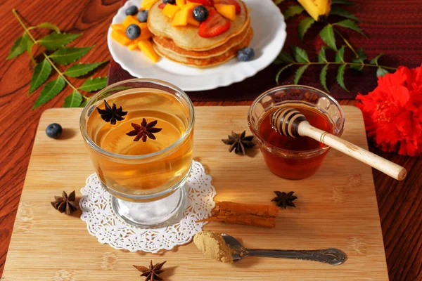 Anise Tea Served Glass Anise Tea Accompany Breakfast Hotcakes — Stock Photo, Image
