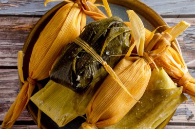 Tamale, mısırdan yapılan tipik Meksika yemeği..