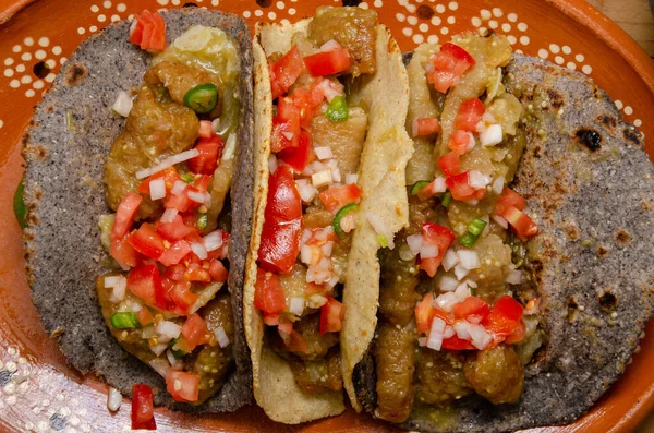 Chicharrones Green Sauce Tacos Served Pico Gallo Salad Typical Mexican — Photo