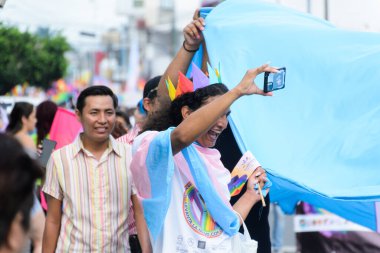 Colima, Colima. Meksika; Temmuz 03, 2022: İnsanlar LGBT + Pride Parade 'i kutluyor