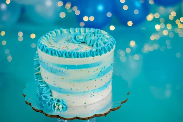 Pastel Cumpleaños Azul Blanco Con Globos Fondo Conjunto Fotos Decoración — Foto de Stock