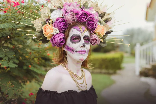 Retrato Exterior Mujer Confeccionada Como Catrina Mujer Mexicana Maquillada Como — Foto de Stock