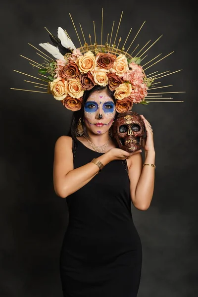 Santa Muerte Retrato Una Mujer Con Maquillaje Cráneo Azúcar Maquillaje — Foto de Stock