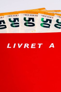 Livret A 'nın 50 Euro' luk yakın çekimi. Livret A, hükümet tarafından tanımlanan faiz oranı ve mevduat limiti ile düzenlenmiş bir Fransız tasarruf hesabıdır.