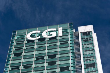 Courbevoie, Fransa - 14 Mart 2022: CGI Fransa 'nın Paris-La Defense merkezinin bulunduğu kulenin dış görünüşü. CGI uluslararası bir danışmanlık ve dijital hizmet grubudur.