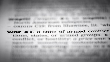 İngilizce 'de' Savaş 'kelimesinin tanımını veren sözlüğün satırına seçici odaklanma