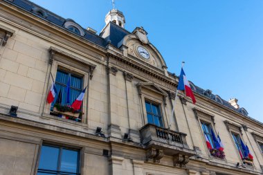 Saint-Ouen-sur-Seine, Fransa - Temmuz, 3, 2022: Fransa 'nın Seine-Saint-Denis bölgesinde, Paris' in kuzey banliyölerinde yer alan Saint-Ouen-sur-Seine belediyesinin dış manzarası