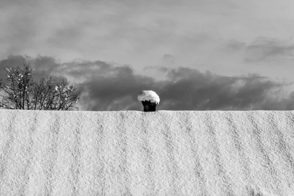 Large Roof House Small Chimney Covered Snow Dark Overcast Cloudy — Stock Photo, Image