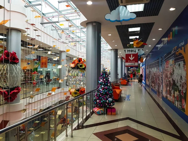 Krasnodar Rússia Dezembro 2020 Belo Interior Com Clientes Árvore Natal — Fotografia de Stock