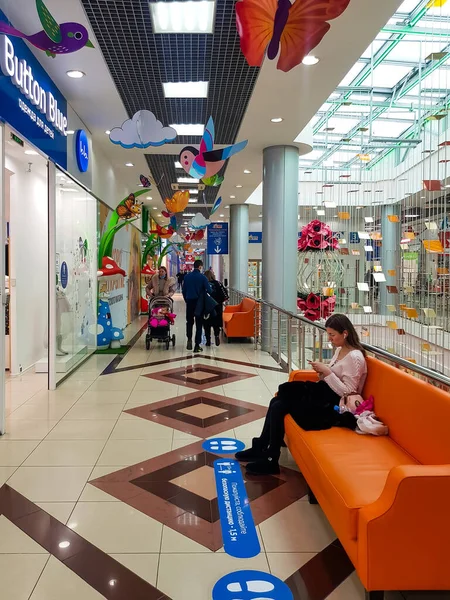 Krasnodar Rússia Dezembro 2020 Visitantes Shopping Center Megamall Sbs — Fotografia de Stock