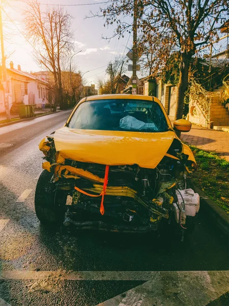 Yellow Car Wrecked Car Accident Stands City Street Sunny Autumn Stock Picture