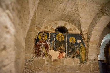 San Cataldo 'daki freskler Taranto' daki San Cataldo Basilica Katedrali 'nin mahzeninde. Apulia, İtalya.