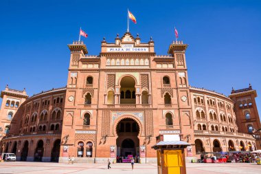 Madrid, İspanya - 19 Haziran 2022: Madrid Plaza de Toros 'un ön cephesi ve ana girişi
