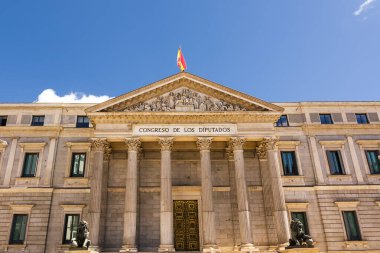 Madrid 'deki Vekiller Sarayı (çeviri: milletvekilleri kongresi)