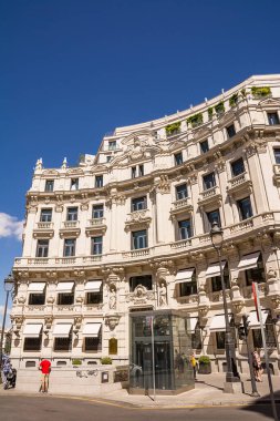 Madrid, İspanya - 19 Haziran 2022: Madrid 'in merkezindeki saray Canalejas Meydanı