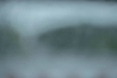 Bulanık odak, temiz camın arka planı ve bulanık yansımaları için.