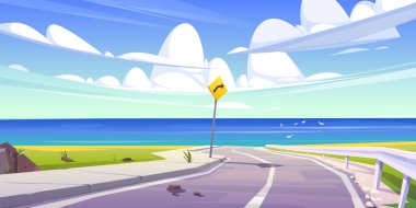 Deniz manzaralı asfalt yol ve bulutlu mavi gökyüzü