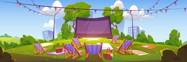 Summer City Park manzarasında açık hava sineması. Açık hava sineması sandalyeler, paspaslar ve piknik sepetleri şehir manzarası arka planında geniş bir açık hava ekranının önünde, Çizgi film vektör illüstrasyonu