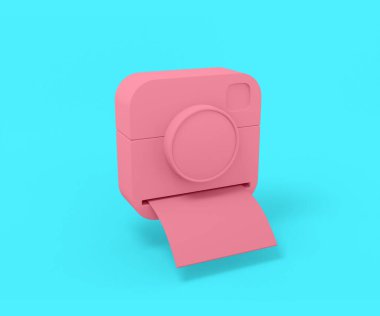 Mavi arka planda hazır fotoğraflar olan pembe kamera. Minimalist tasarım nesnesi. 3d görüntüleme simgesi ui ux arayüz ögesi.