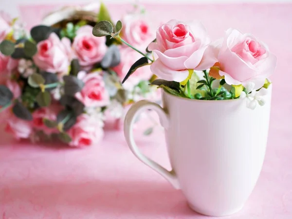 White Cup Tea Pink Rose Pink Background Valentine Day Romantic — Stok fotoğraf