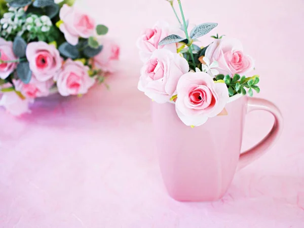 White Cup Tea Pink Rose Pink Background Valentine Day Romantic — Stok fotoğraf