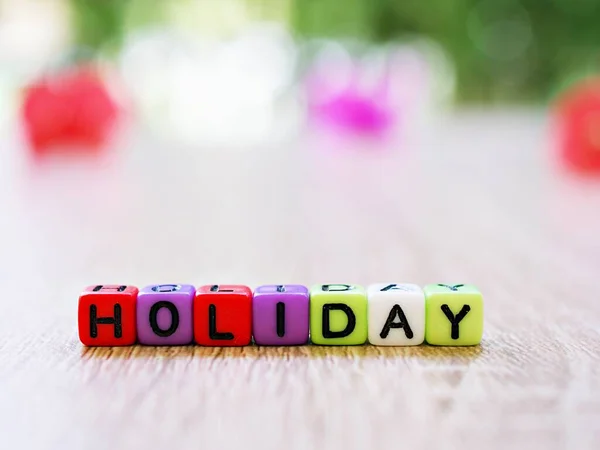 Alphabet Urlaub Perlen Würfelform Mit Verschwommenem Hintergrund Blockbuchstaben Happy Holiday — Stockfoto