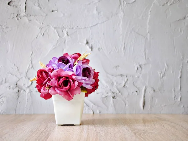 Lila Színű Műrózsa Virágok Csokor Pot Asztalon Másolás Helyet Szöveg — Stock Fotó