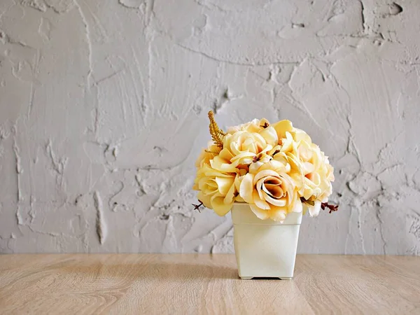 Yellow Colored Artificial Rose Flowers Bouquet Pot Table Copy Space — Stock Photo, Image