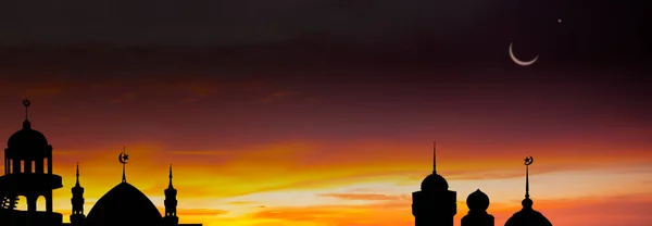 Ramadan Kareem Simboluri Religioase Moscheile Dome Noaptea Crepusculară Crescent Moon — Fotografie, imagine de stoc