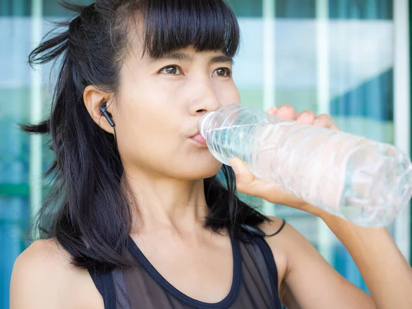 Woman Drink Pure Water Plastic Bottle Close Female Vacation Fitness — 图库照片