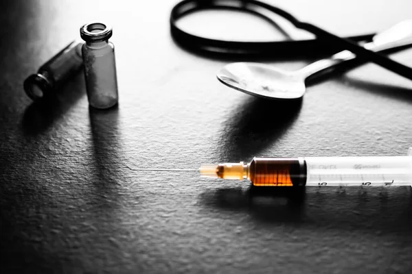 Heroin Fecskendőben Narkotikumok Veszélyes Drog Elpusztítja Tüdőt Súlyos Vérhasban Szenved — Stock Fotó