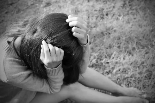 Sad Woman She Sitting Grass Black White Photo Flat Lay — Stock Photo, Image