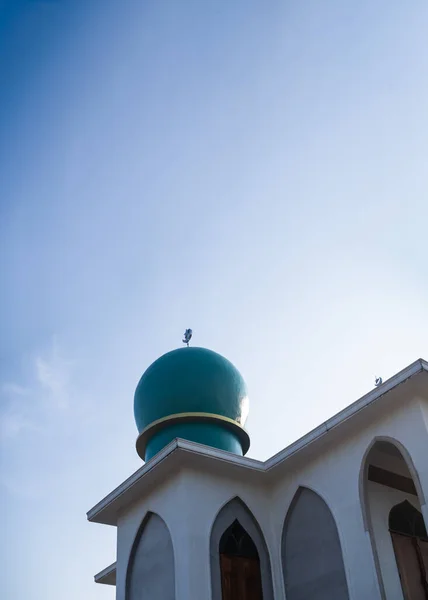 Mosques Dome Buiding Blue Sky Background Ramadan Islamic Religion Symbols — Stock Photo, Image