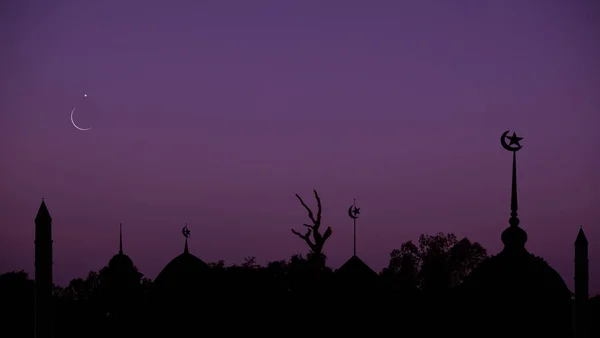 라마단 새해에 라미스 심볼에는 모스크 실루엣에는 어두운 보라색의 이드알아 무슬림의 — 스톡 사진
