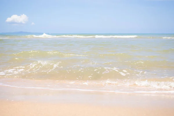 Weiße Welle Blaues Meer Strand Mit Blauem Himmel Hintergrundlandschaft Splash — Stockfoto