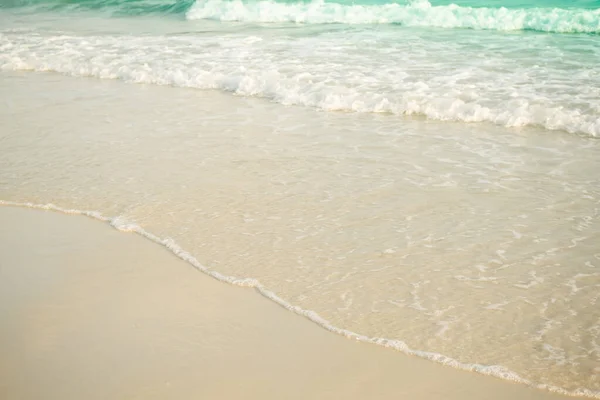 Onda Suave Praia Areia Costa Com Mar Azul Oceano Natureza — Fotografia de Stock