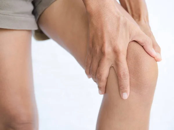 Женские Ноги Боли Колене Проблемы Повреждением Коленного Сустава Хватает Кальция — стоковое фото